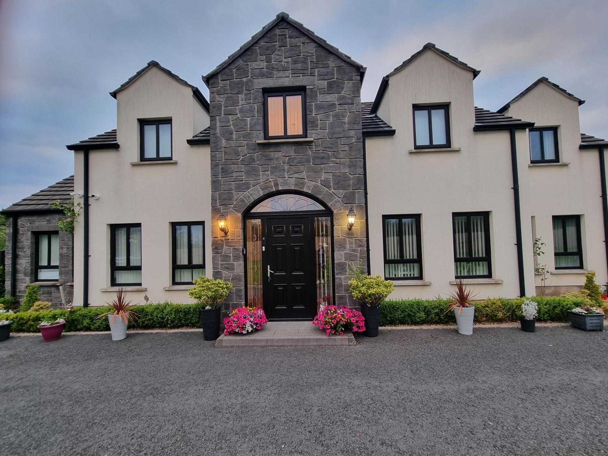 Boutique Country House Aldergrove Panzió Crumlin  Kültér fotó